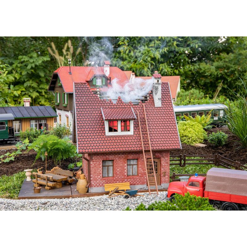 Maison en briques en feu